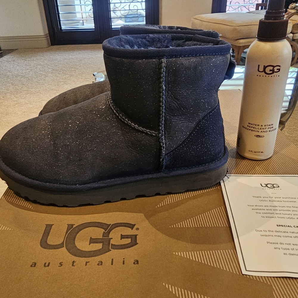 UGG Cozy Boots - Dark Blue